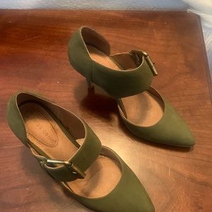 New Green Suede Heels by Corso Como Size 6